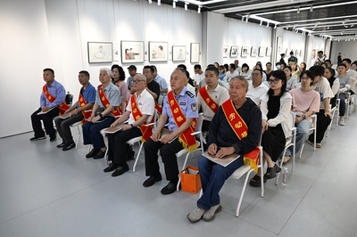 “中国梦·劳动美”庆祝中华全国总工会成立 100 周年劳模风采艺术展开幕
