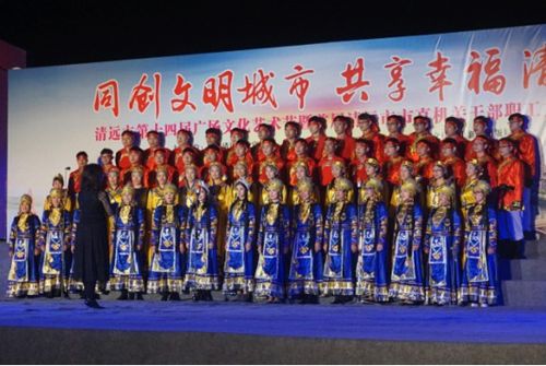 清远市第十四届广场文化艺术节经信专场活动圆满举行，市经信局组织文化艺术交流活动促进行业发展